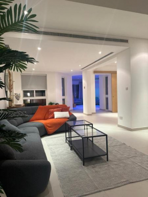 LUXURY 4 Bedroom Private Pool Villa at THE WAVE